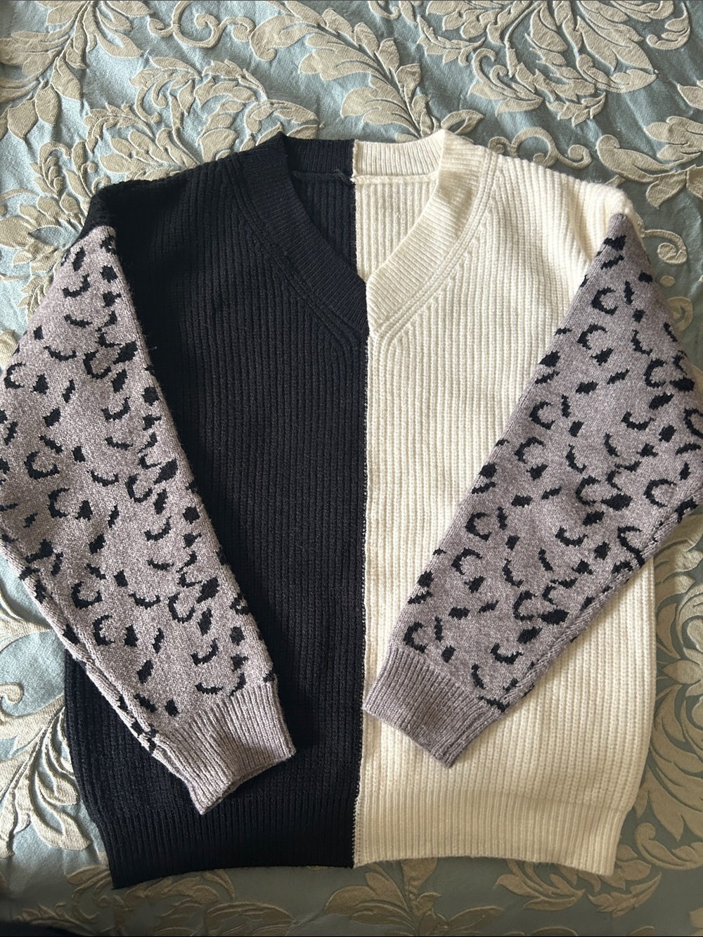 Colorblock V-Neck Sweater with Leopard-Print Sleeves - Black & Cream